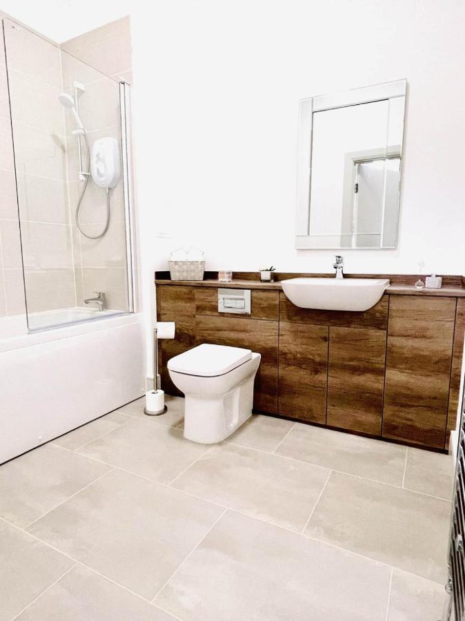 No 49 A Spacious Executive Apartment In אינברנס מראה חיצוני תמונה